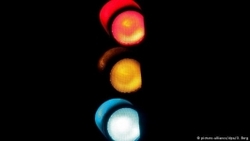 توقف با چراغ قرمز و حرکت با چراغ سبز