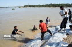 همکاری دستگاه‌های مسوول، استان‌های معین و مردم برای مقابله با سیلاب خوزستان ادامه یابد