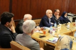 ظریف با اساتید دانشکده حقوق و علوم سیاسی دانشگاه تهران دیدار کرد عکس