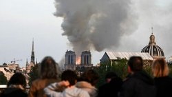 مقامات در جست‌وجوی علت آتش‌سوزیِ نوتردام