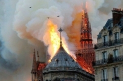 علت آتش‌سوزی کلیسای نوتردام هنوز مشخص نیست