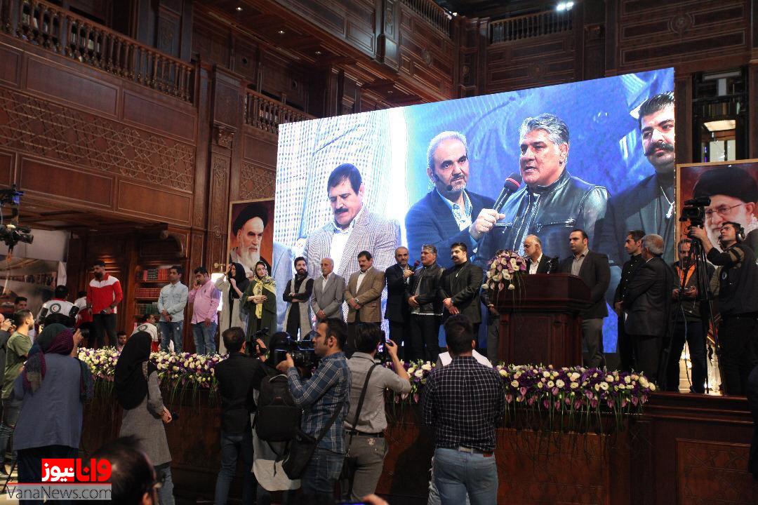 جمع آوری بیش از 25 میلیارد و سیصد میلیون ریال کمک مردمی در گردهمایی اکران فیلم تختی در بازار بزرگ ایران