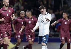 شکست سنگین آرژانتین مقابل ونزوئلا در شب بازگشت لیونل مسی