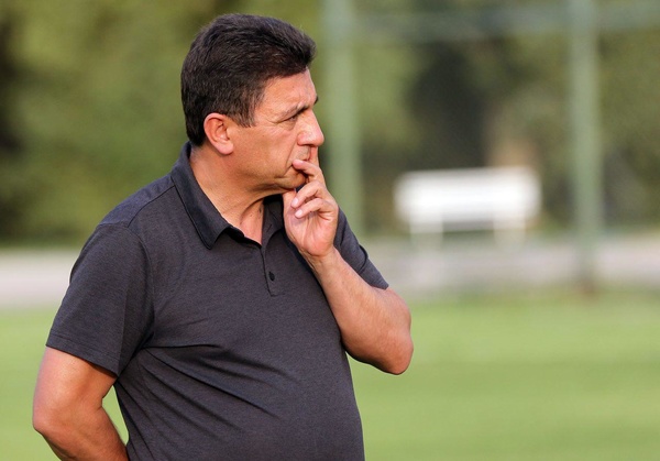 قلعه نویی: باشگاه‌های امروزی تنها لقب فرهنگی دارند/ دلم می‌خواهد تیم‌های قدیمی به لیگ بازگردند/ تیم چهاردهم جدول را به صدر رساندم