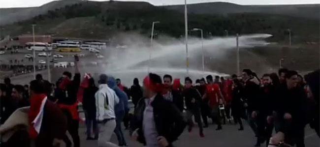 ماشین آب‌پاش برای برخورد با هواداران تراکتورسازی! +عکس