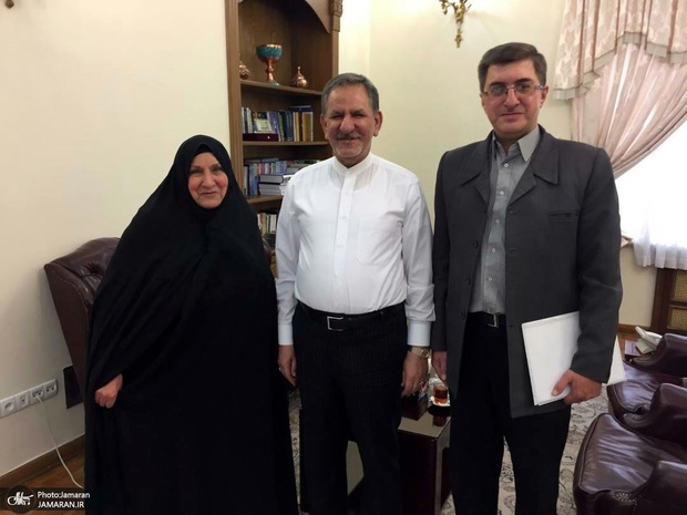 عکس| دیدار همسر و مادر ۲ شهید در شورایاری منطقه ۸ با جهانگیری عکس| دیدار همسر و مادر ۲ شهید در شورایاری منطقه ۸ با جهانگیری