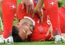 کمک حیاتی بازیکن گرجستان پس از دست رفتن هوشیاری بازیکن سوئیس در بازی انتخابی یورو ۲۰۲۰ + عکس