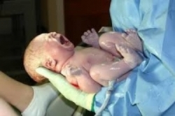 تولد دومین نوزاد نوروزی در آمبولانس در زنجان