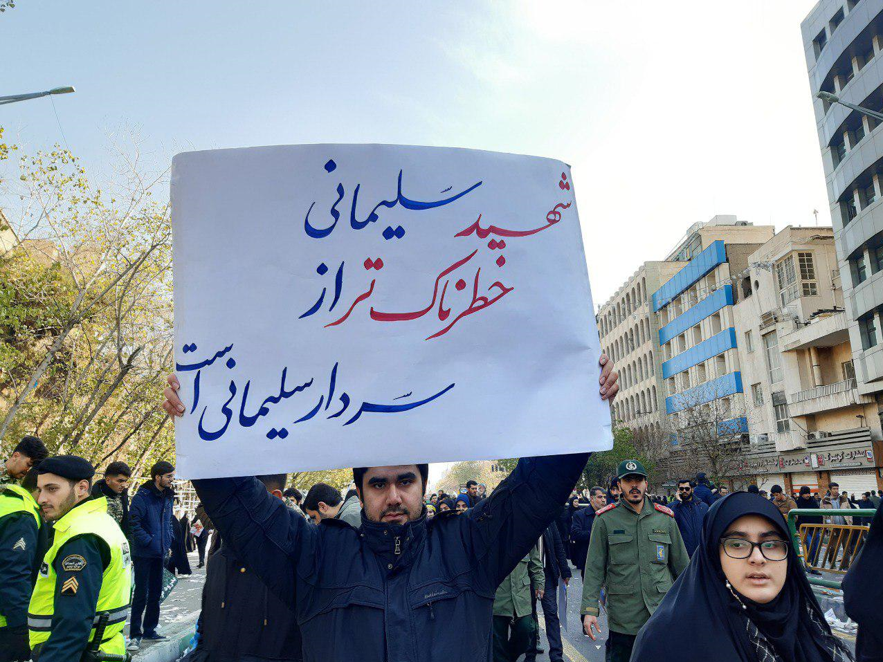 در حال بروزرسانی/مراسم وداع تهرانیها با پیکر پاک سپهبد شهید قاسم سلیمانی+تصاویر در حال بروزرسانی/مراسم وداع تهرانیها با پیکر پاک سپهبد شهید قاسم سلیمانی+تصاویر