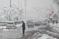شن پاشی معابر تهران بدنبال برف امروز   هیچ معبری مسدود نیست