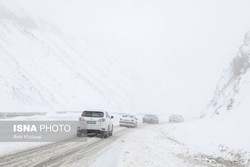 بارش برف و باران در جاده‌های کشور  تردد با زنجیر چرخ در جاده‌های ۲ استان