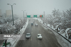 برف و باران در جاده‌های ۱۸ استان  لزوم تردد با زنجیر چرخ