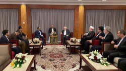 العهد: سفر ظریف به مسقط در راستای حل اختلافات یمن و عربستان است