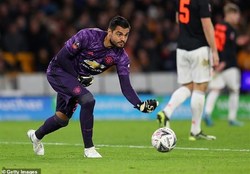 دروازه‌بان منچستریونایتد از سانحه رانندگی جان سالم به در برد + عکس