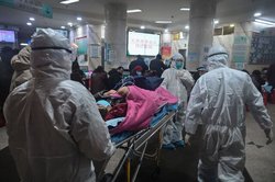 افزایش تلفات کروناویروس و آغاز به کار بیمارستانِ ۱۰۰۰ تختخوابی ووهان
