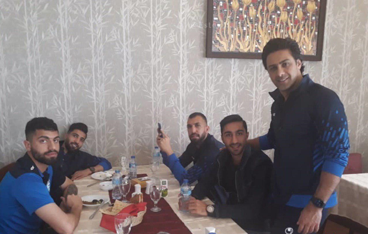 دیدار مهاجم مصدوم استقلال با مجیدی و همتیمیها +عکس دیدار مهاجم مصدوم استقلال با مجیدی و همتیمیها +عکس