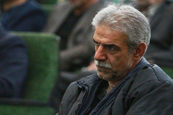 فنونی زاده: پرسپولیس به برد نرسد، وضعیتش بحرانی میشود/ نادری باید جای ربیع خواه دفاع وسط بازی کند فنونی زاده: پرسپولیس به برد نرسد، وضعیتش بحرانی میشود/ نادری باید جای ربیع خواه دفاع وسط بازی کند