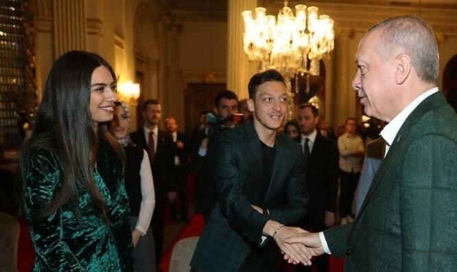 اوزیل در مراسم افطاری اردوغان +تصاویر اوزیل در مراسم افطاری اردوغان +تصاویر