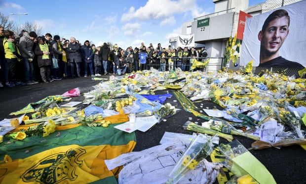 پلیس در حال بررسی جسد پیدا شده منتسب به امیلیانو سالا پلیس در حال بررسی جسد پیدا شده منتسب به امیلیانو سالا