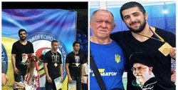حضور کشتی‌گیر اوکراینی بر سکوی قهرمانی با پیراهنی منقش به تصویر رهبر انقلاب + تصویر