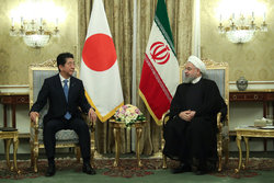 روحانی: ایران آغازگر جنگ با آمریکا نخواهد بود آبه: باید جلوی درگیری نظامی را گرفت