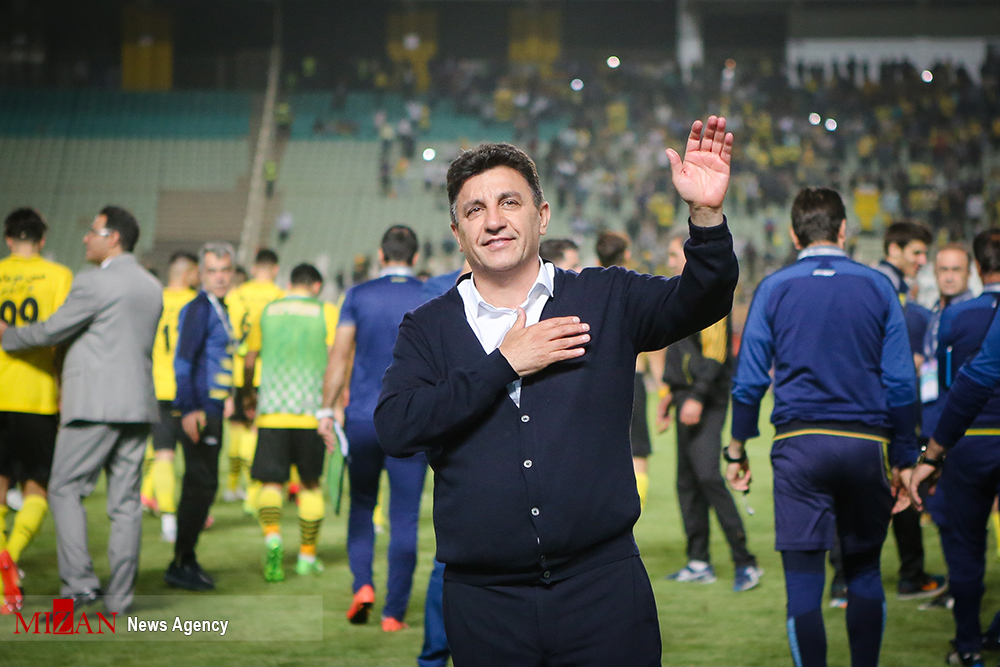 آنهایی که تا دیروز سینهچاک کیروش بودند الان منتقد او شدهاند!/ بگذارید ویلموتس کارش را بکند/ هر کسی که با مسئولان باشگاه عکس بگیرد به سپاهان پیوسته است ////////////////پنجشنبه خوانده و منتشر شود//////////////// آنهایی که تا دیروز سینهچاک کیروش بودند الان منتقد او شدهاند!/ بگذارید ویلموتس کارش را بکند/ هر کسی که با مسئولان باشگاه عکس بگیرد به سپاهان پیوسته است ////////////////پنجشنبه خوانده و منتشر شود////////////////