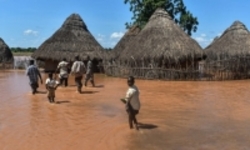 گرمای جهانی، قاره آفریقا را با خشکسالی و سیلاب درگیر می‌کند