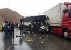 تصادف اتوبوس با تریلی در اتوبان قزوین 30 مصدوم برجای گذاشت