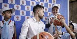 هدیه ملی‌پوشان بسکتبال به کودکان سرطانی+عکس