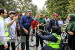 هم‌رکابی  حناچی  و  قبادی‌دانا  با معلولان در پارک‌شهر