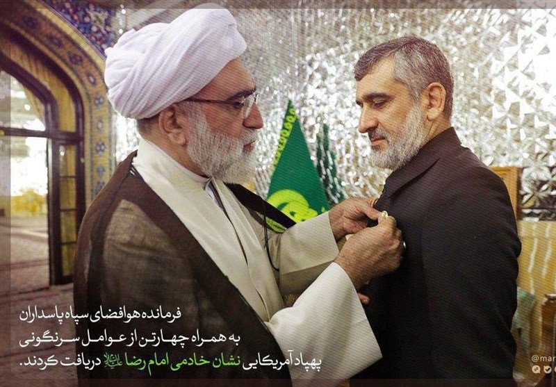 اهدای نشان خادمی به سردار حاجی&zwnj;زاده و &zwnj;4 فرمانده&zwnj; &zwnj;در سرنگونی پهپاد متجاوز آمریکایی&zwnj;