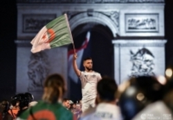 مقام فرانسوی: شانزه‌لیزه را در روز بازی الجزایر نمی‌بندیم