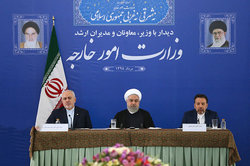 روحانی:میز مذاکره قبل از این دولت فایده‌ای نداشت  آمریکا اگر مذاکره می‌خواهد، کل تحریم ها را بردارد