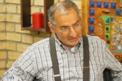 زیباکلام: حمایت سردارسلیمانی از ظریف باعث اختلاف بین تندروها شده