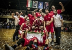 برگزاری مراسم بدرقه تیم ملی بسکتبال/ اهدای پیراهن ایران به سفیر چین + عکس