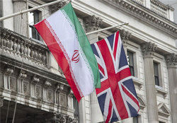 وزیر دفاع انگلیس، حامی توسعه روابط با ایران است