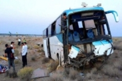 ۳۶ مصدوم در تصادف اتوبوس با کامیون  حال مصدومان مساعد است