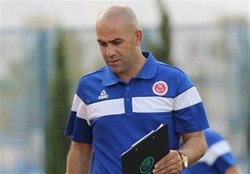 مربی شهر خودرو: ویلموتس و دستیارانش موشکافانه بازیهای لیگ را دنبال میکنند
