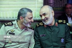 تصویری از خوش و بش دو فرمانده بلندپایه سپاه و ارتش