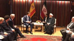 روحانی: تحریم‌های دولت آمریکا در بلندمدت از هم می پاشد