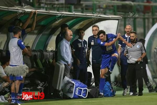 لگد مهاجم استقلال به کلمن و بطری آب بعد از تعویض +عکس لگد مهاجم استقلال به کلمن و بطری آب بعد از تعویض +عکس