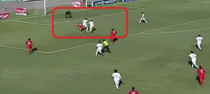 صحنهای که گلزن دربی نشان داد دیروز هم مستحق گلزنی بود+عکس صحنهای که گلزن دربی نشان داد دیروز هم مستحق گلزنی بود+عکس