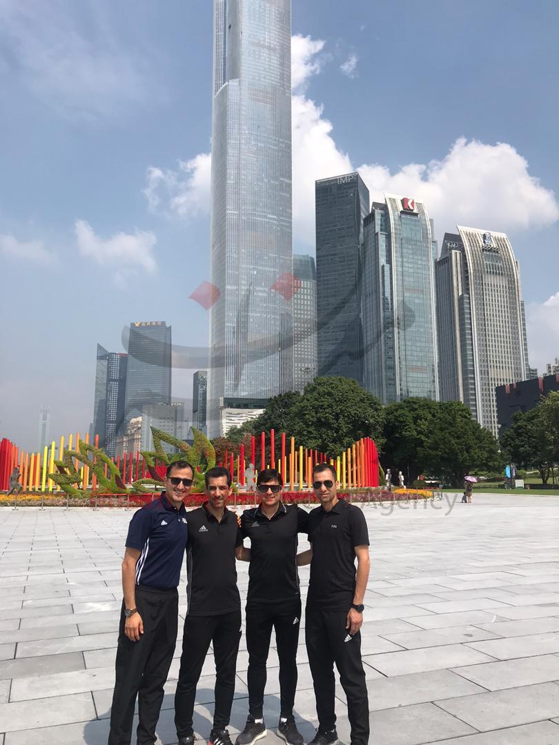 تصویری جالب از تیم داوری ایرانی پیش از نیمه نهایی لیگ قهرمانان آسیا تصویری جالب از تیم داوری ایرانی پیش از نیمه نهایی لیگ قهرمانان آسیا