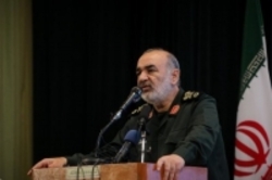 سرلشکر سلامی: ملت ایران با وجود گروه‌های جهادی از سختی‌ها عبور می‌کند