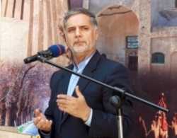 نقوی حسینی: آمریکا در حال افول است