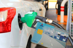 سهمیه بنزین دی ماه امشب واریز می‌شود کاهش ۲۰ میلیون لیتری مصرف بنزین پس از اجرای طرح سهمیه بندی