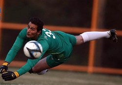 برومند: پیشکسوتان استقلال و پرسپولیس موضع‌گیری‌ها را تمام کنند/ فریبا می‌تواند دروازه‌بان خوبی شود!