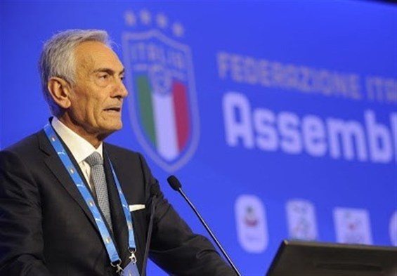 رئیس فدراسیون فوتبال ایتالیا: در ماه ژانویه اولین قدم برای بازگرداندن هواداران را برمی‌داریم