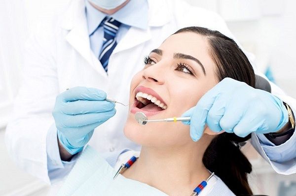 بهترین دندانپزشک برای بلیچینگ، روکش و درمان دندان درد