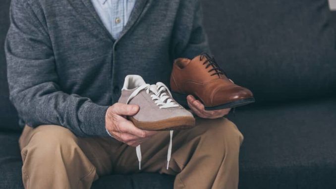 مزایای پوشیدن کفش طبی برای درمان خار پاشنه و صافی کف پا